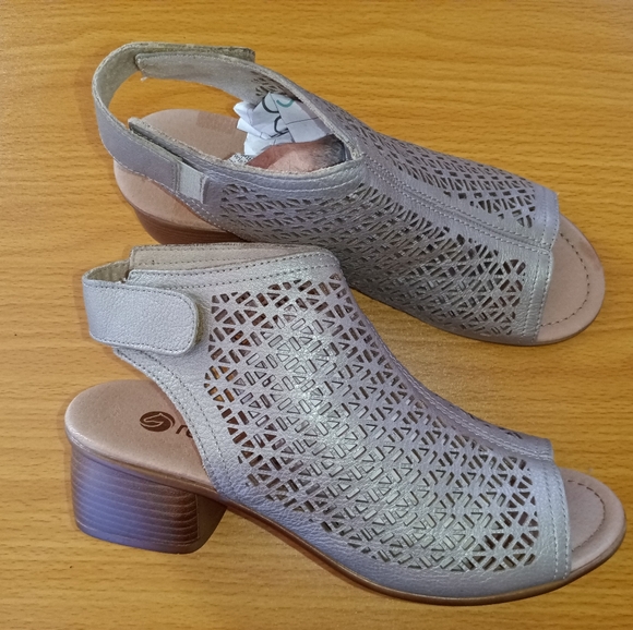 🆕Remonte Lillian 71 Silver Leather Laser Cut out Peep Toe Sandals Size 39 - Picture 6 of 16